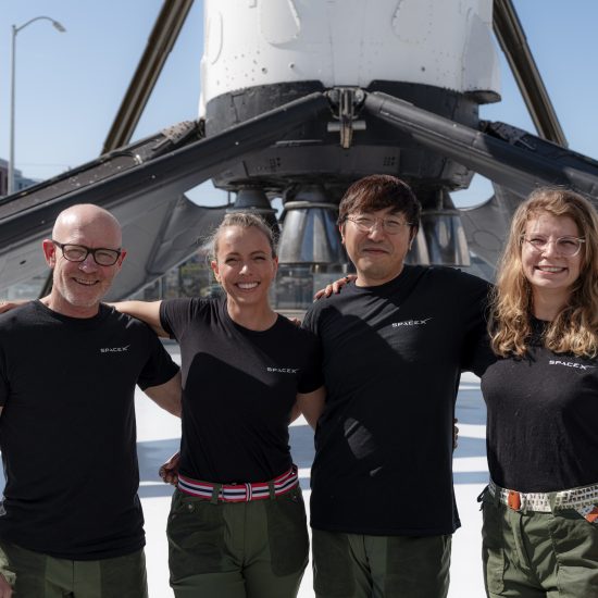 SpaceX公布首个载人极地太空飞行任务，参与者包括F2pool创始人王纯（Wang Chun）等缩略图